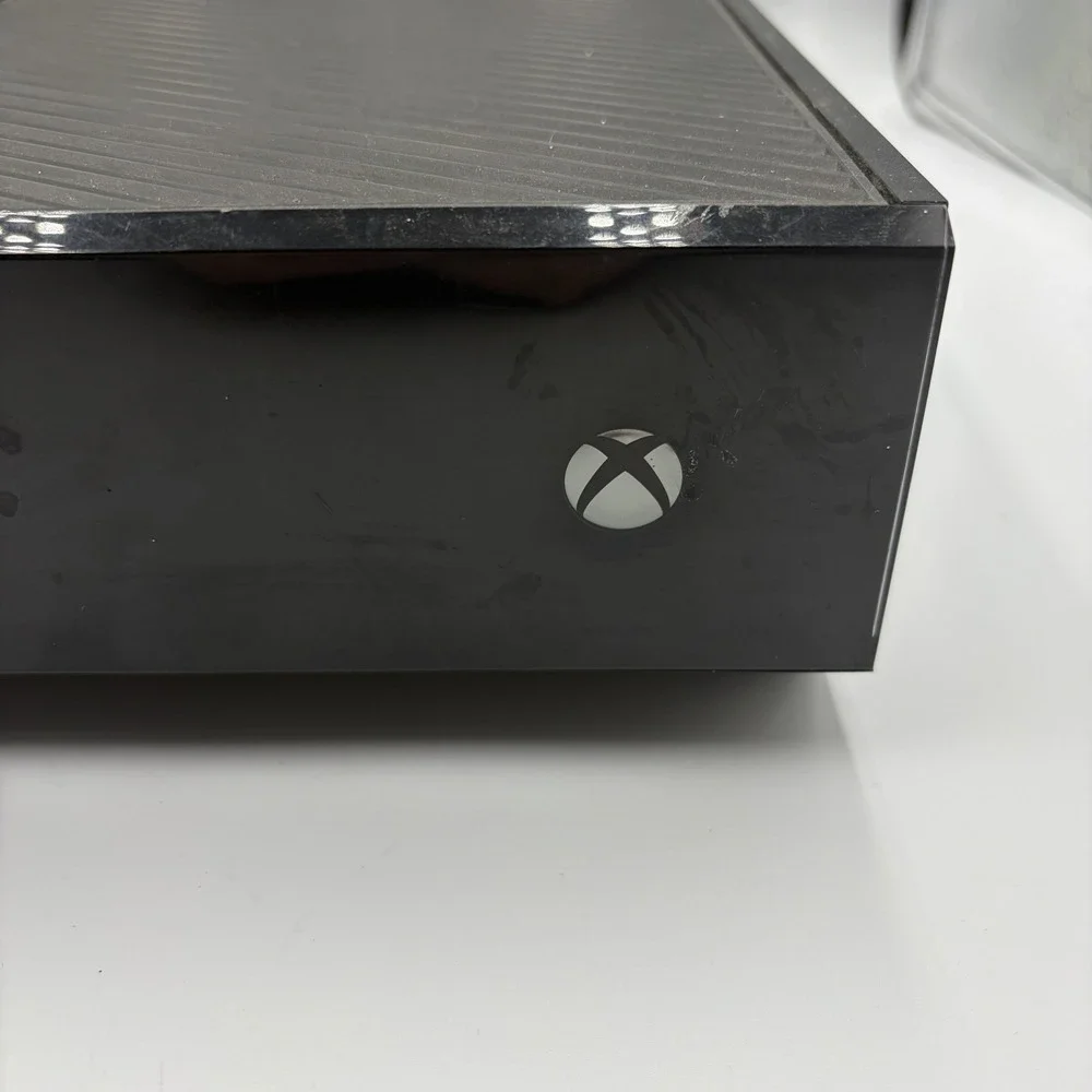 Microsoft Xbox One Model 1540 Console Bundle 500 GB, Controller, Headset 3 Games